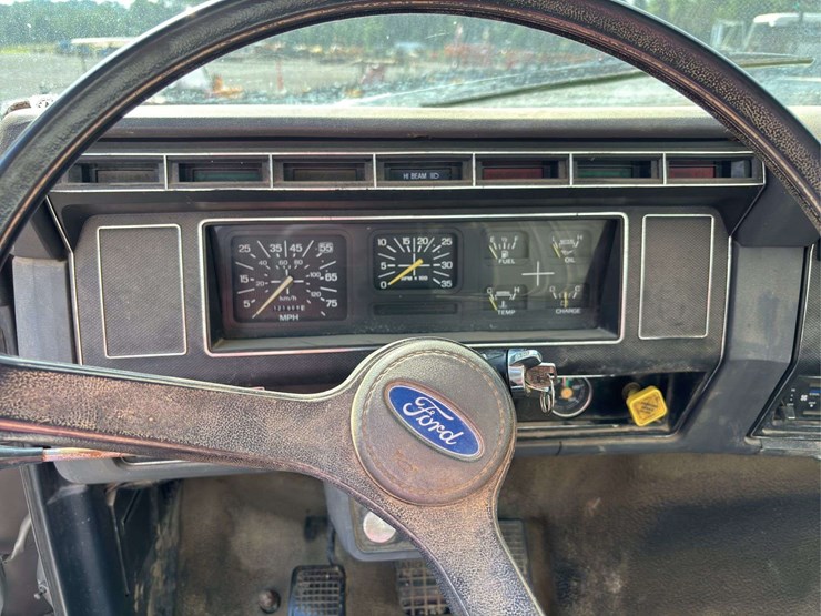 1992-ford-f700-image-32