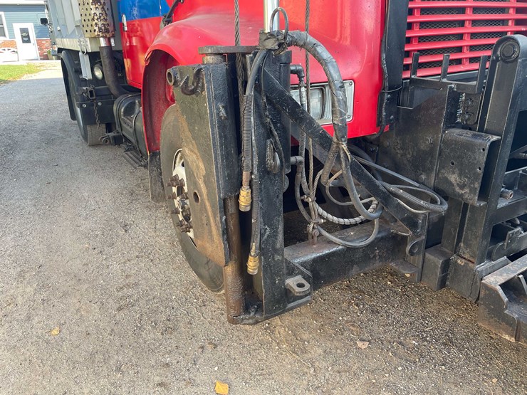 international-4900-image-55