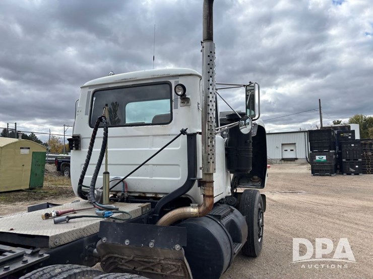 mack-r686st-image-46