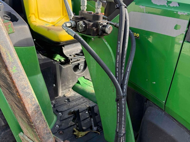 john-deere-4044m-image-14