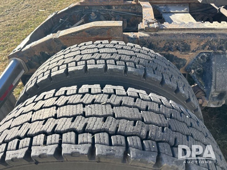 2010-peterbilt-386-image-23