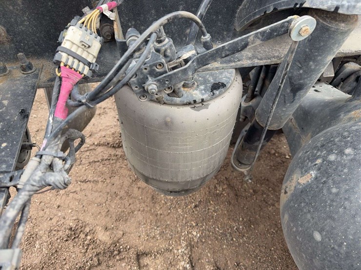 2019-peterbilt-579-image-16