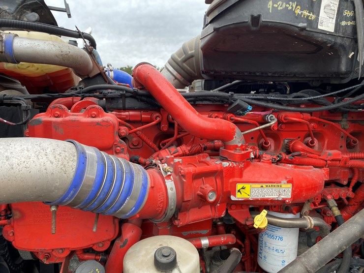 peterbilt-567-image-33