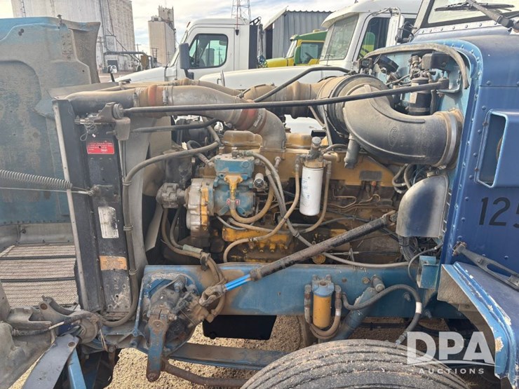 peterbilt-377-image-43