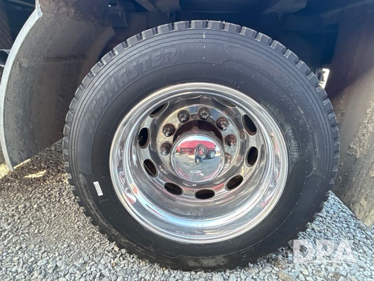 peterbilt-330-image-25