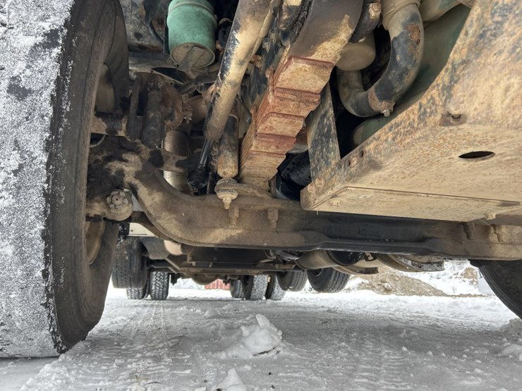 #1042-•-2000-volvo-quad-axle-dump-truck-image-35