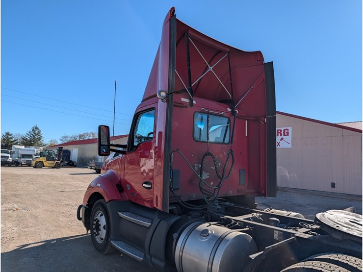 2019-kenworth-t680-image-10