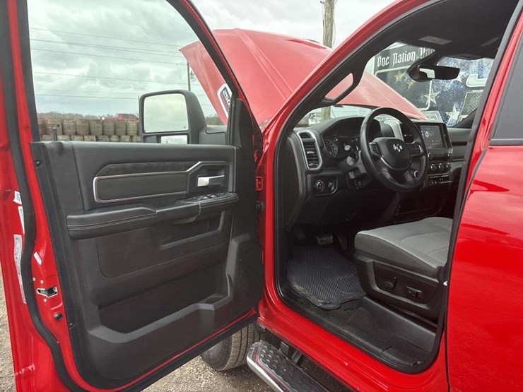 2024-ram-2500-big-horn-image-12