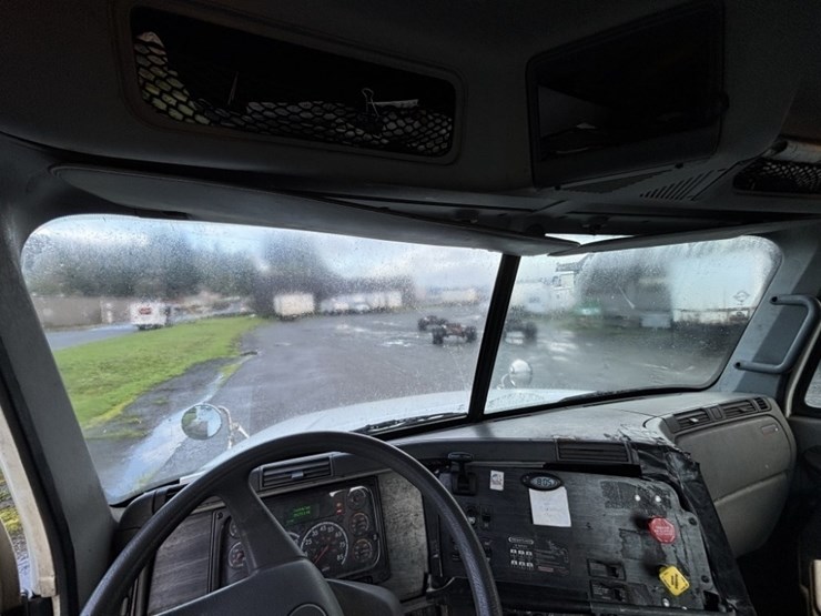 freightliner-s/a-truck-tractor-image-27