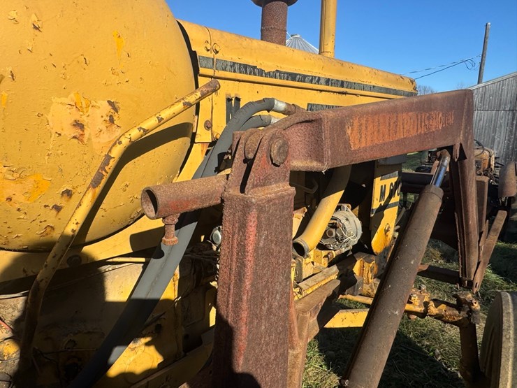 minneapolis-moline-m670-image-11