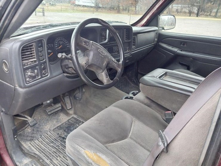 2005-chevrolet-silverado-2500-image-8