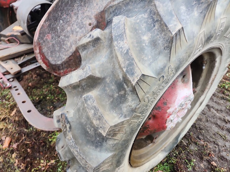 farmall-b-gas-tractor-image-7