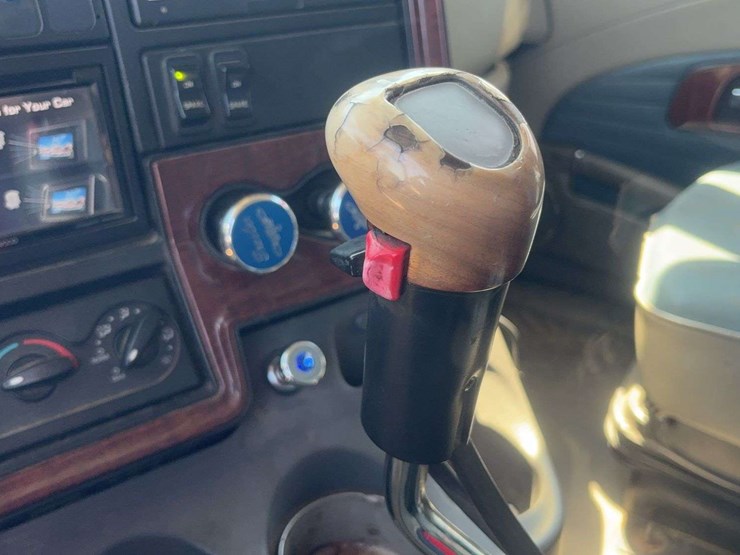 2010-international-lf517-lone-star-dump-truck-image-57