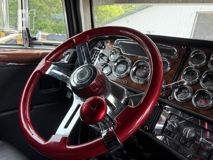 2002-peterbilt-379-image-36