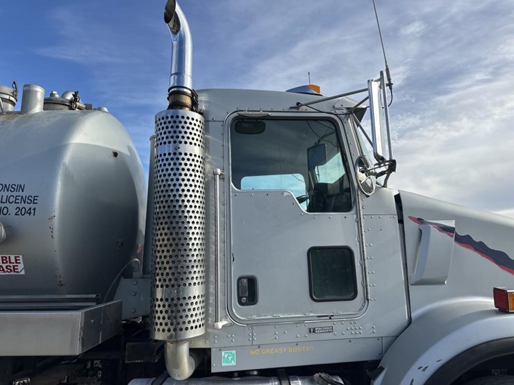 2005-kenworth-t800-image-17