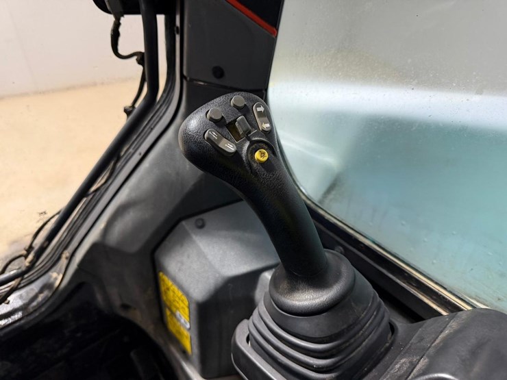 2022-bobcat-t66-image-27