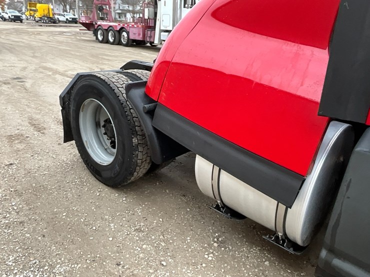 2020-kenworth-t680-image-9