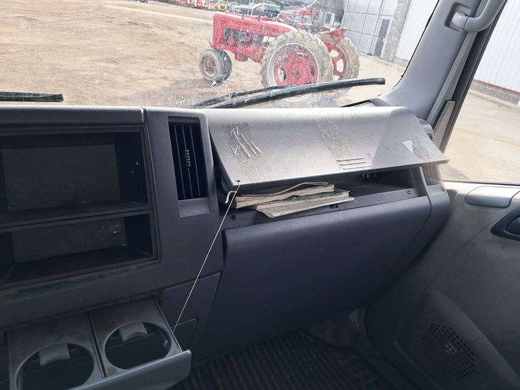 2008-isuzu-npr-image-22