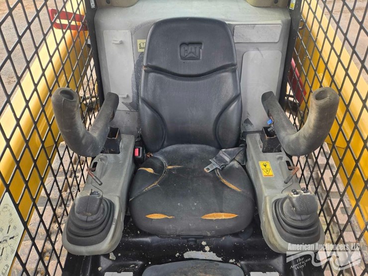 cat-259d-skid-steer-image-16