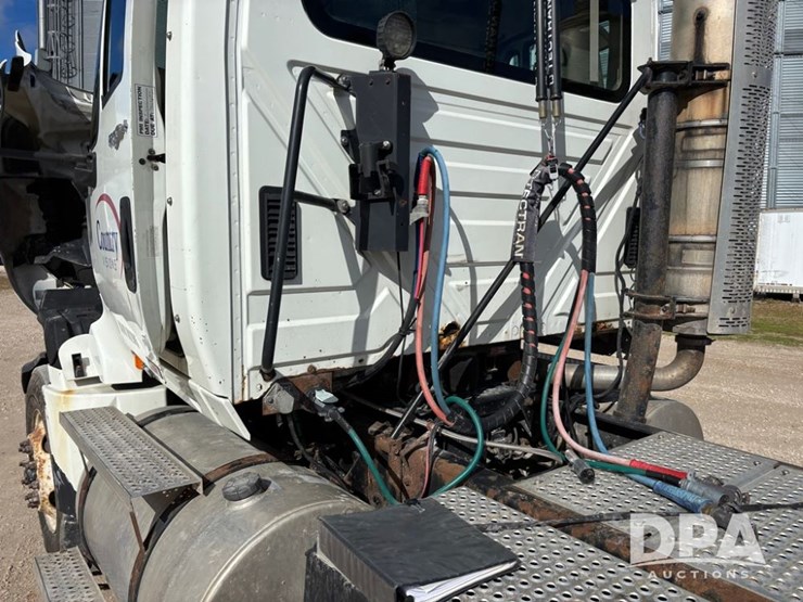 2012-international-prostar-image-39