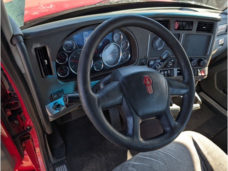 2019-kenworth-t680-image-22