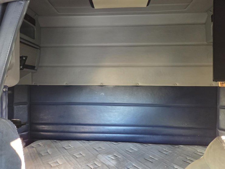 2007-peterbilt-386-image-62