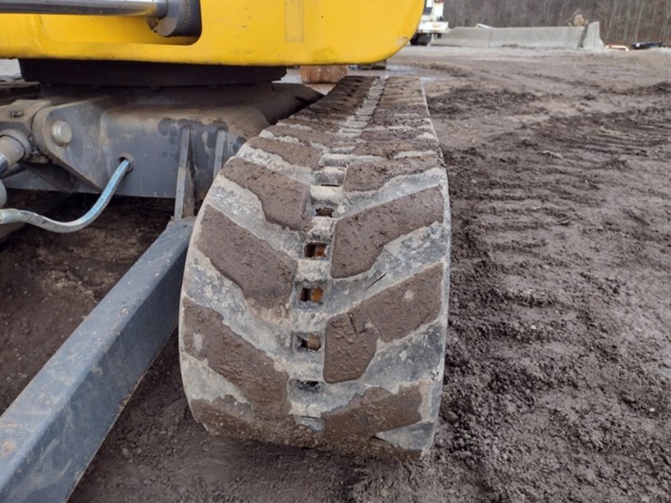 new-holland-ec25-image-33