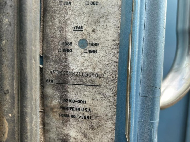 #1427-•-1989-autocar-flatbed-truck-image-67