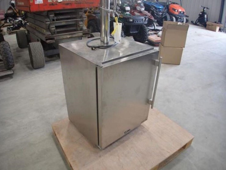 true-tur24bdlssb-24-in.-stainless-steel-beer-tap-image-2