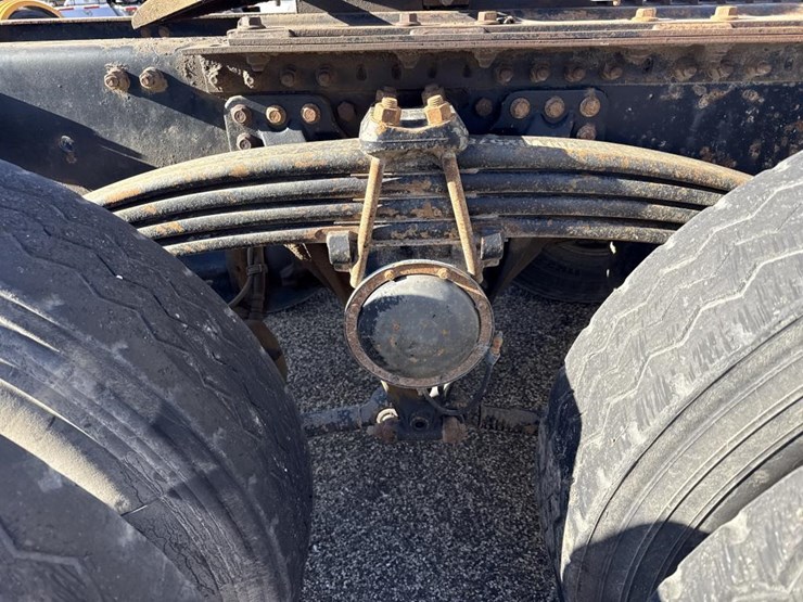 #1994-•-1999-volvo-day-cab-truck-tractor-image-59