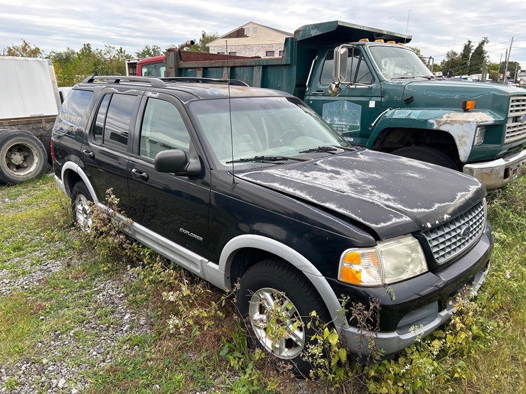 ford-explorer-xlt-image-2