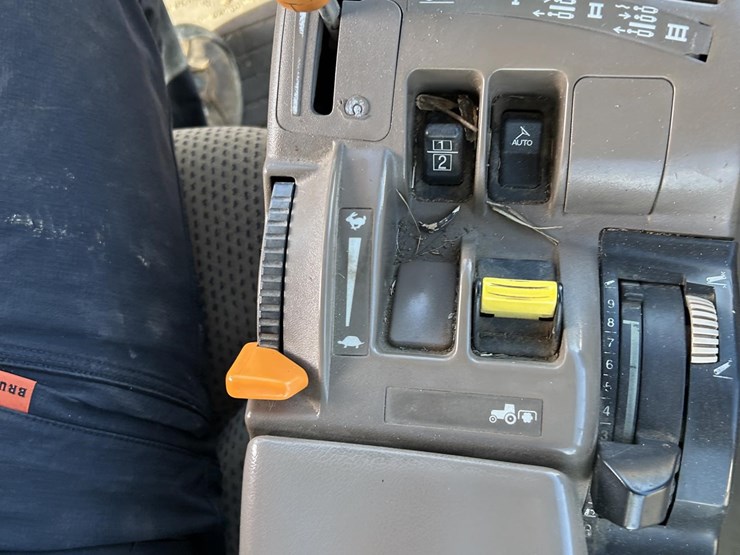 2013-john-deere-6170r-image-49