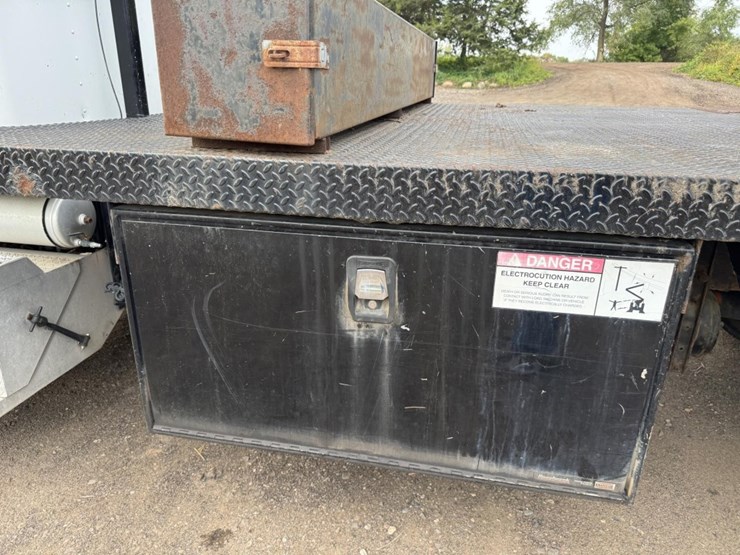 peterbilt-330-image-39