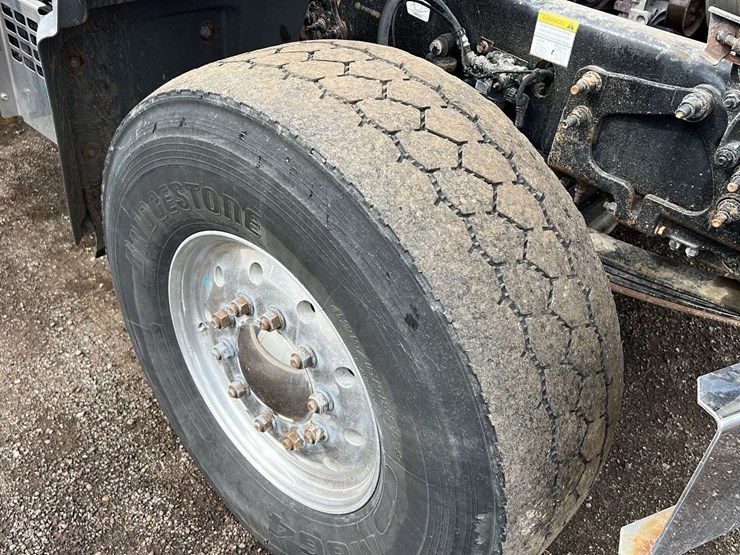 2018-mack-gu-granite-6-axle-dump-truck-image-12