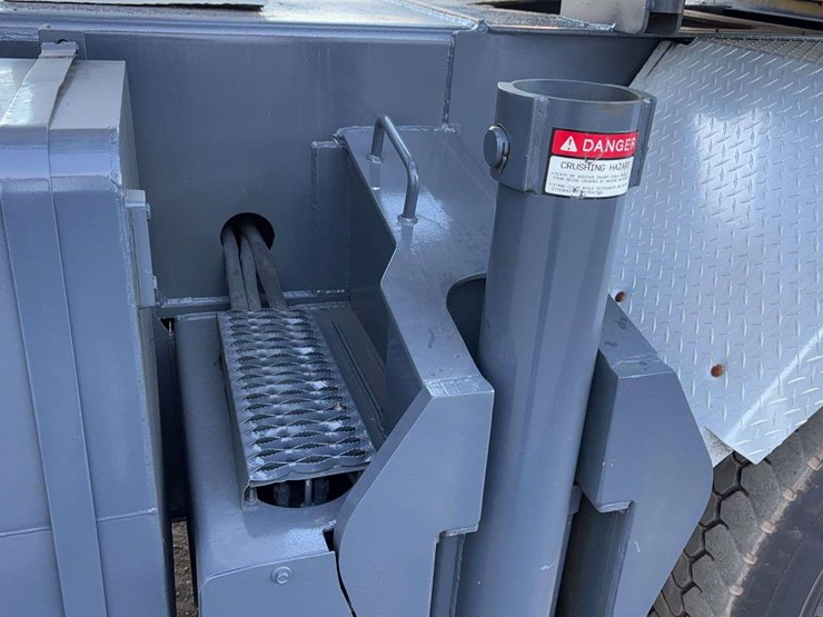 1993-grove-tms700b-image-31