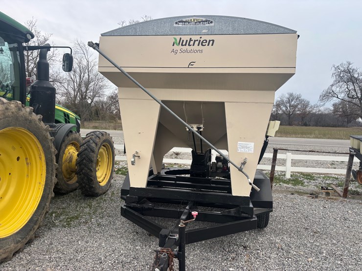 #1527-•-friesen-seed-tender-image-4