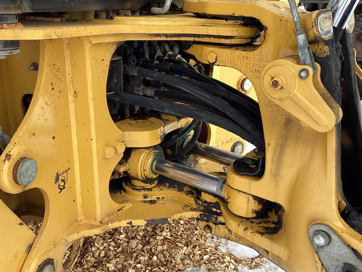 2020-john-deere-310-image-16