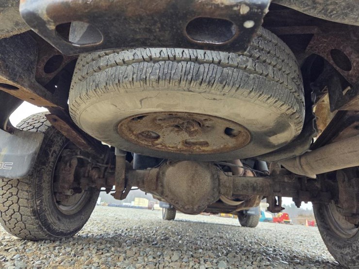 2011-gmc-2500-image-30