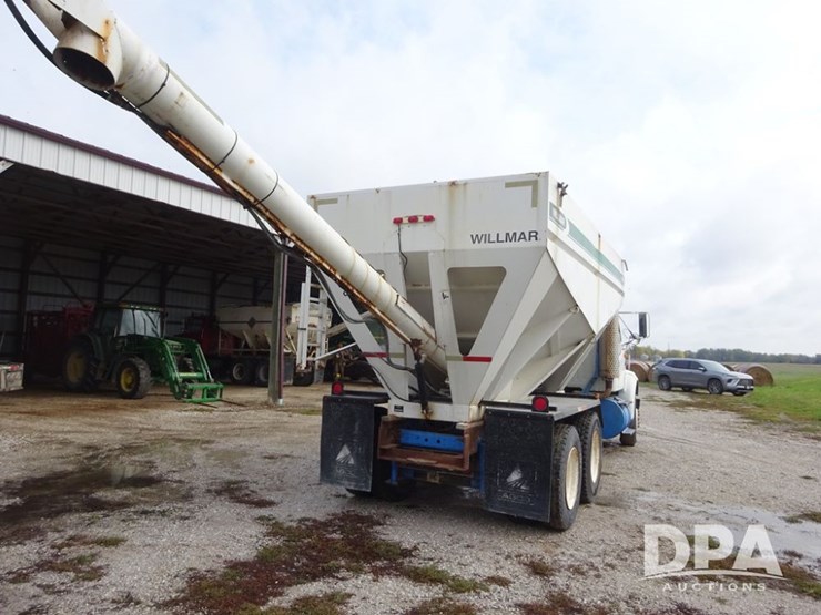 2003-international-8100-image-21