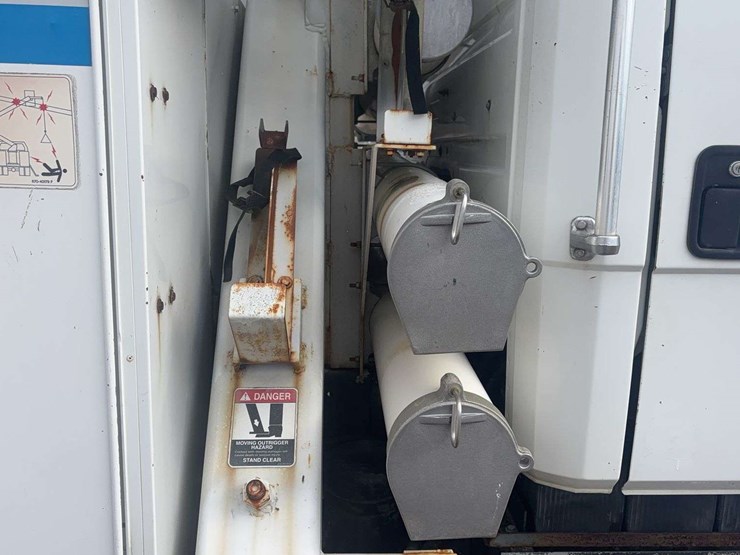 1999-freightliner-fl70-image-24