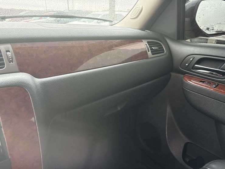 2011-chevrolet-tahoe-lt-image-23