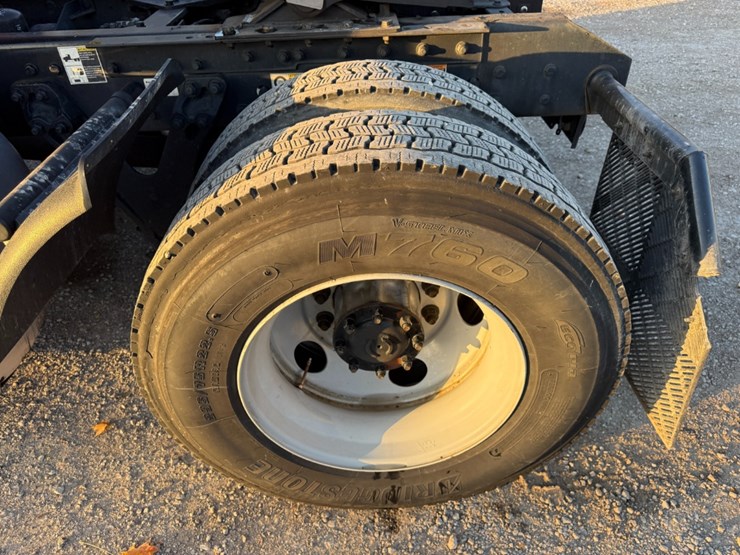 2019-kenworth-t680-image-10