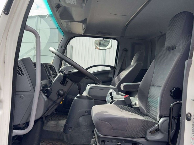 2018-isuzu-ftr-image-23