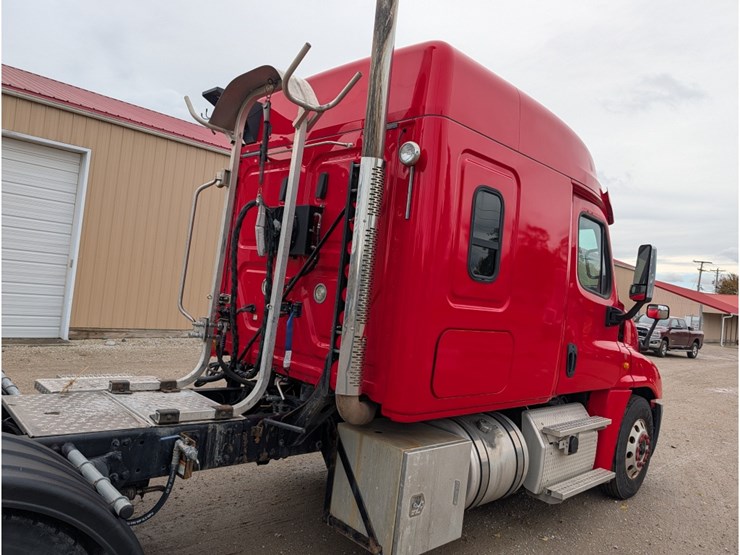 freightliner-cascadia-125-image-5