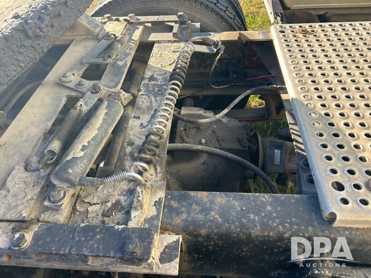 1996-freightliner-fld120-image-21