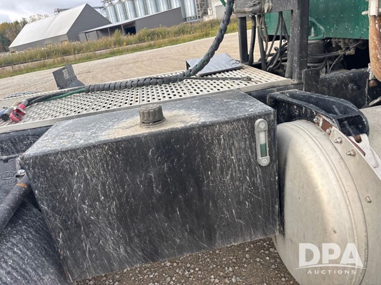 peterbilt-385-image-60