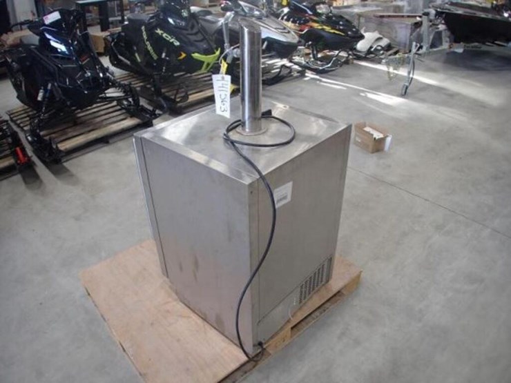 true-tur24bdlssb-24-in.-stainless-steel-beer-tap-image-6