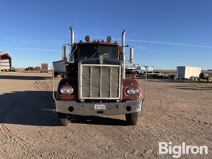 1977-kenworth-w900a-image-2