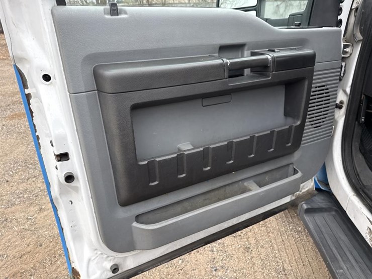 ford-f550-xlt-image-29