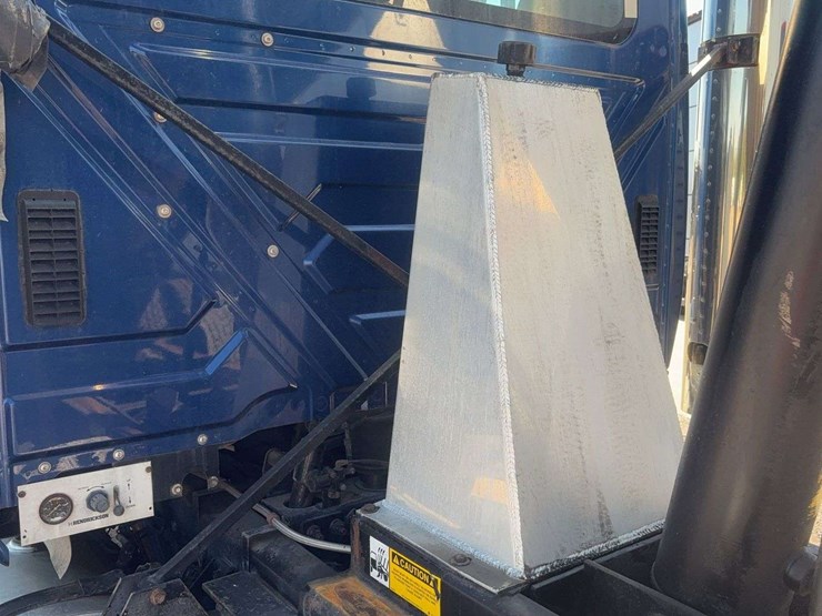 2010-international-lf517-lone-star-dump-truck-image-67